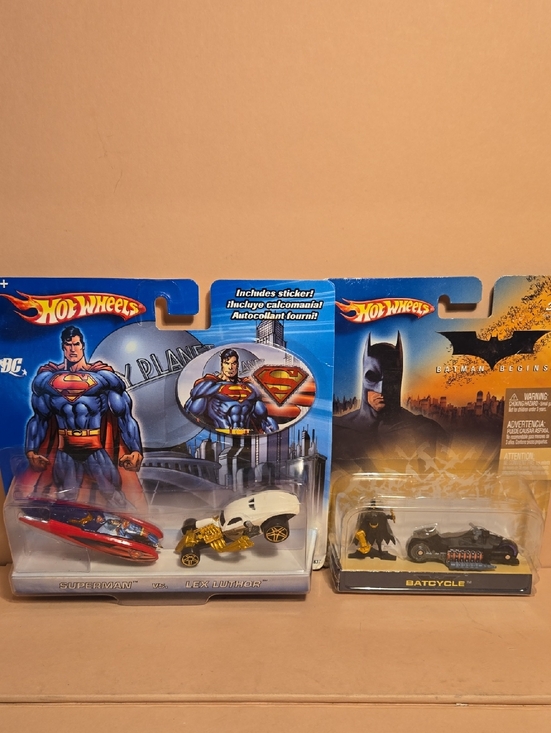 Hot Wheels Other - Hot Wheels Superman Twin Pack & Batman Batcycle Toy Vehicle -